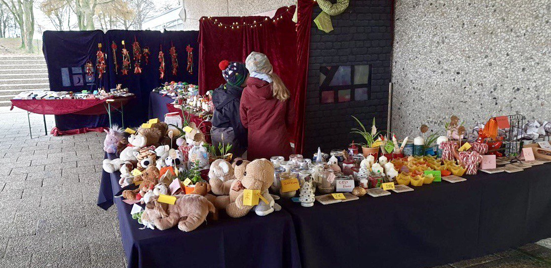 Adventsbazar der Regenbogengrundschule Happerschoß